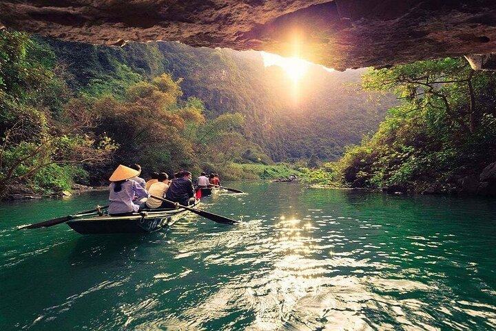 Ninh Binh Full Day Tour Group 8 (Trang An- Bich Dong- Mua cave)