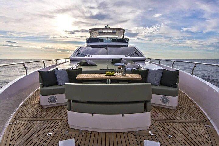 Dubai Marina Luxury Yacht Tour with BF