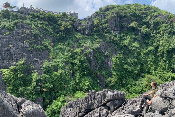 Ninh Binh Group Tour of 11 from Hanoi via Mua Cave Tam Coc Hoa Lu