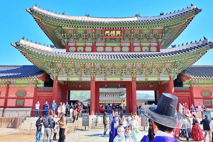 Private Tour : Royal Palace & Traditional Villages wearing Hanbok