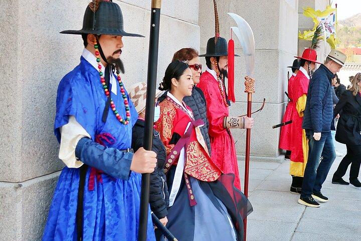 Private Tour : Royal Palace & Traditional Villages wearing Hanbok