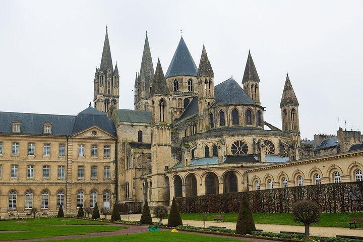 Private Custom Tour with a Local Guide in Caen