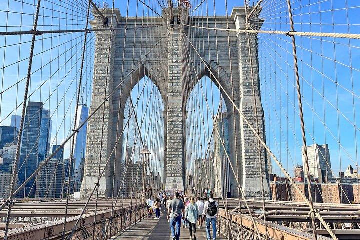 Brooklyn Bridge and Dumbo Walking Tour - Small Group