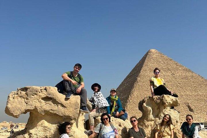 Inclusive Day Tour to Giza Pyramids, Memphis, Sakara & Lunch.