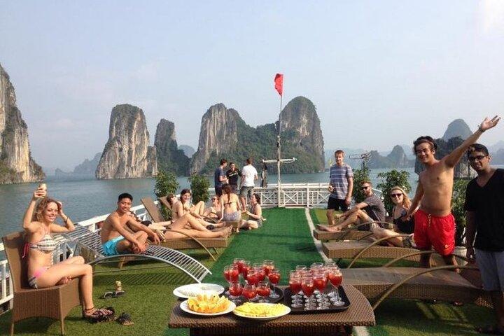 Hanoi: Ha Long Bay 5-Star Day Cruise with Jacuzzi, Lunch, Party