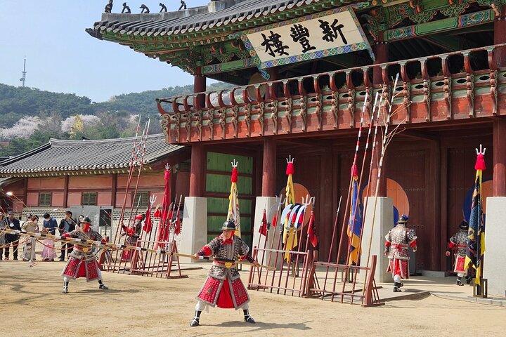 Private Tour around Suwon UNESCO Fortress and Korea Folks Village