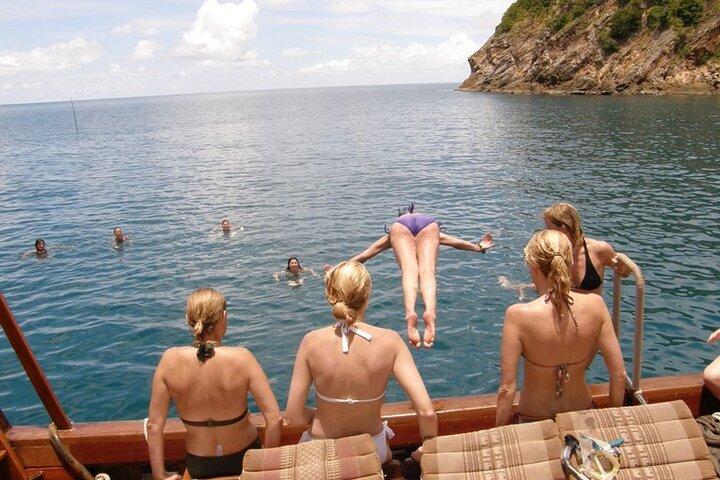 Full Day Chantara Pirate Junk Boat Koh Phangan Cruise with Sunset
