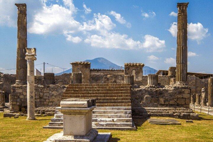 Private Audio Guided Walking Tour in Pompei