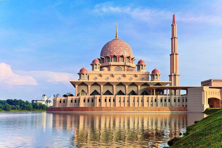LUXURY Private day tour: Kuala Lumpur & Malacca from Singapore by licensed guide