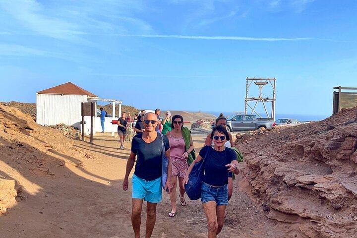 3-Hour Shark Bay and Salt Lakes in Sal Island Guided Tour
