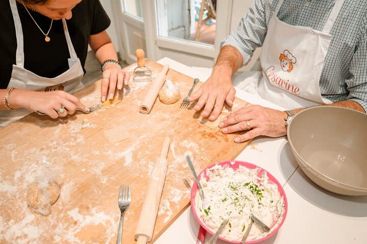 Cesarine: Pasta & Tiramisu Class at Local's Home in Naples