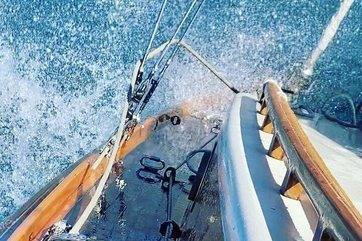 Private Guided Sailing Boat Tour on Lake Como with Aperitif