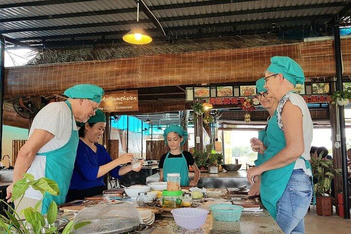 Hoi An Cooking Class With Market Tour and Bamboo Basket Boat Ride