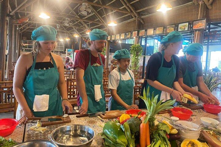 Hoi An Cooking Class With Market Tour and Bamboo Basket Boat Ride