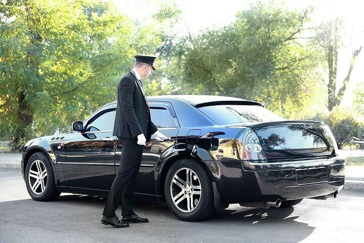 Private One-way Abu Dhabi Airport Transfer To Abu Dhabi