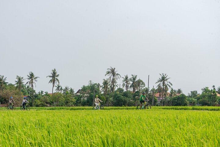 Siem Reap Countryside Sunset Bike Tour / E-Bike or Tuk Tuk