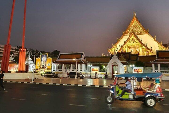 Tuk Tuk Tour Bangkok by Nighttime Sightseeing
