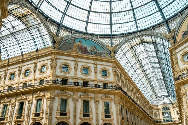 Private Milan Street Photography Walking Tour with an Artist