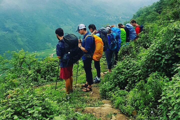 Private Full-Day Trekking Through Rice Terraced Fields from SAPA