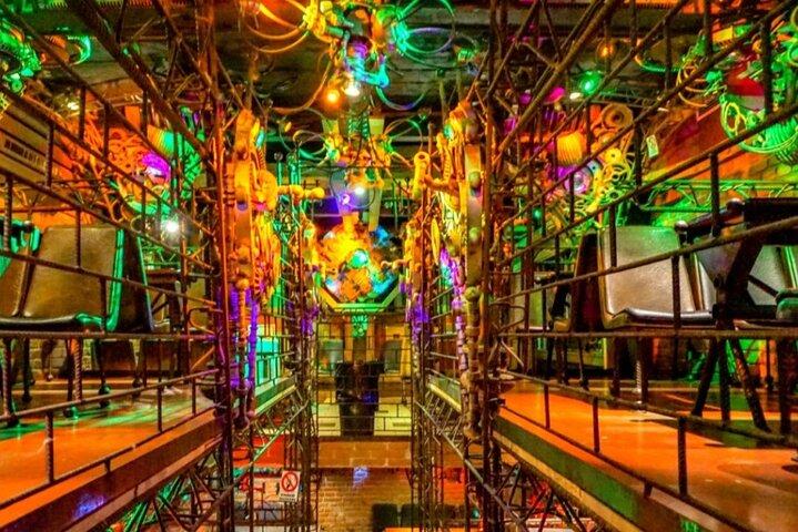 Alternative bar tour with dinner in the art district