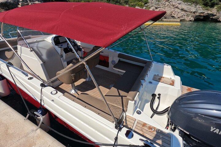 Private luxury speedboat tour-Islands, caves, beaches, snorkeling
