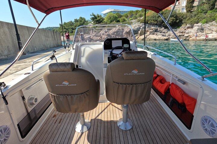 Private luxury speedboat tour-Islands, caves, beaches, snorkeling