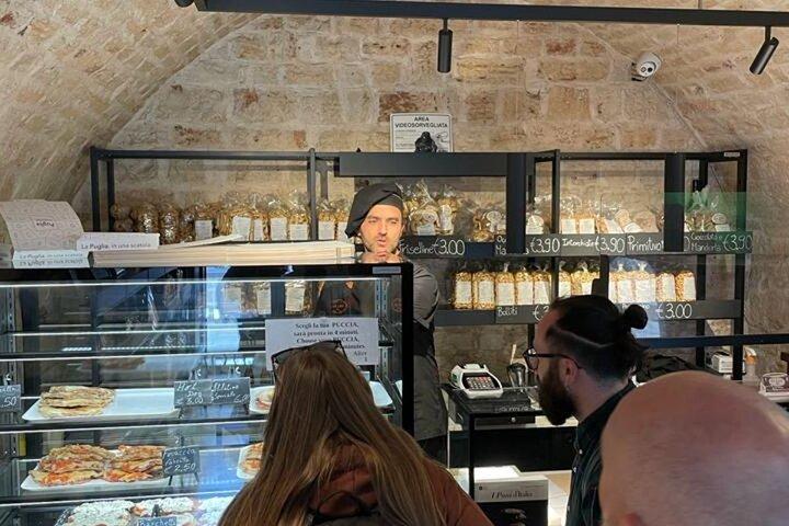 Gastronomic Tour of Alberobello on Foot with Guide and Snack