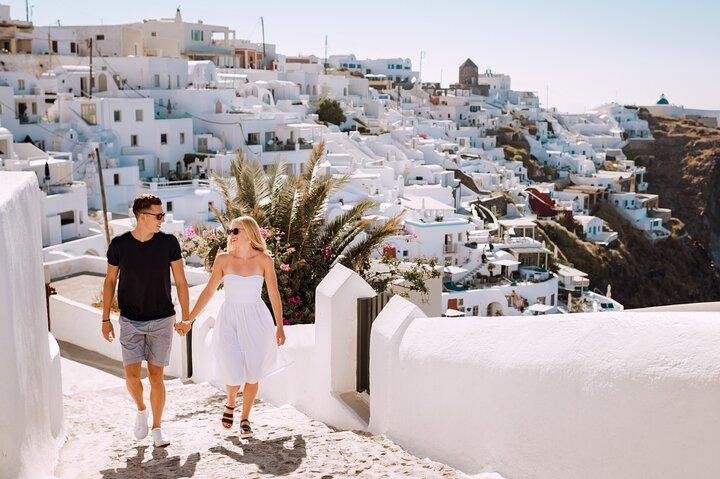 Santorini Couple Photoshoot & Proposal With a Local Photographer