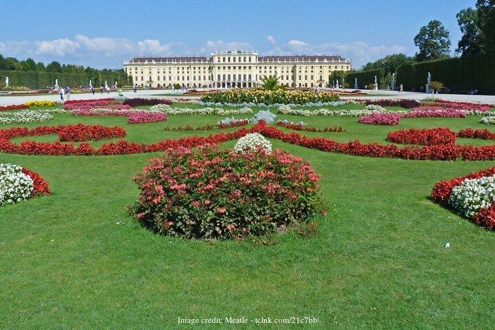 Explore Schönbrunn Palace & Gardens: Private 2.5-hour Guided Tour