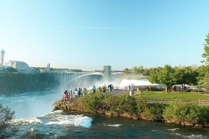 From Toronto: Niagara Falls Day Tour with Optional Boat Cruise