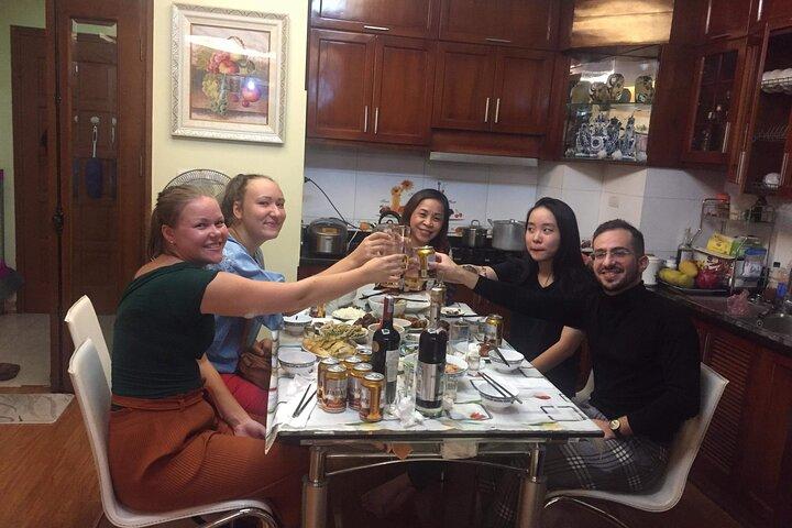 Hanoi Street Food Tour and Hang Out