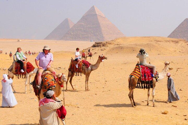 Pyramids & Museum: Private Tour of Cairo's Treasures