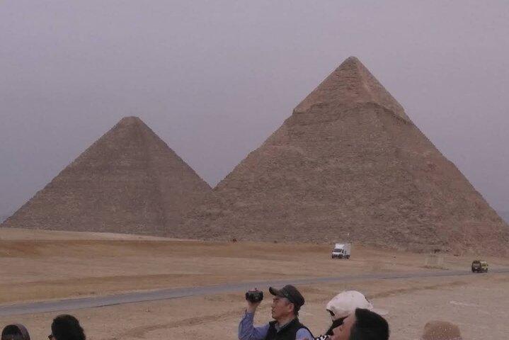 Private Tour in Giza Pyramids and Egyptian Museum