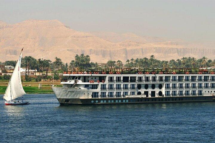 Private Day Tour to Abu Simbel from Luxor