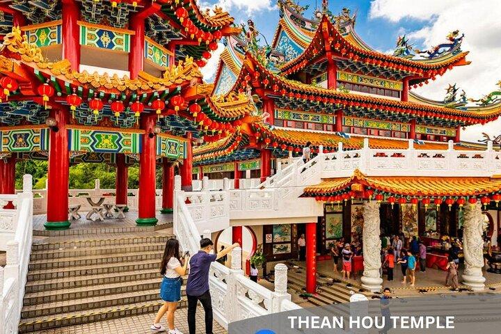 Kuala Lumpur Tour: Petronas Twin Towers Observe Deck & Batu Caves