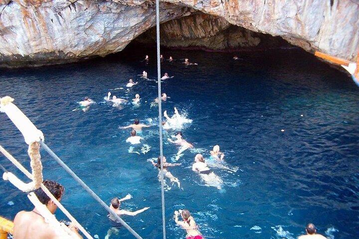 Alanya Pirate Boat Trip With Unlimited Drinks & Lunch