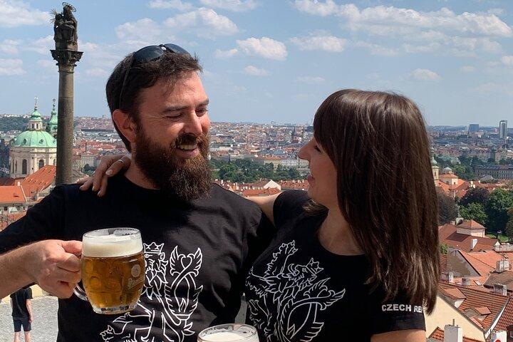 Prague Castle and Pubs Tour with Drinks Included