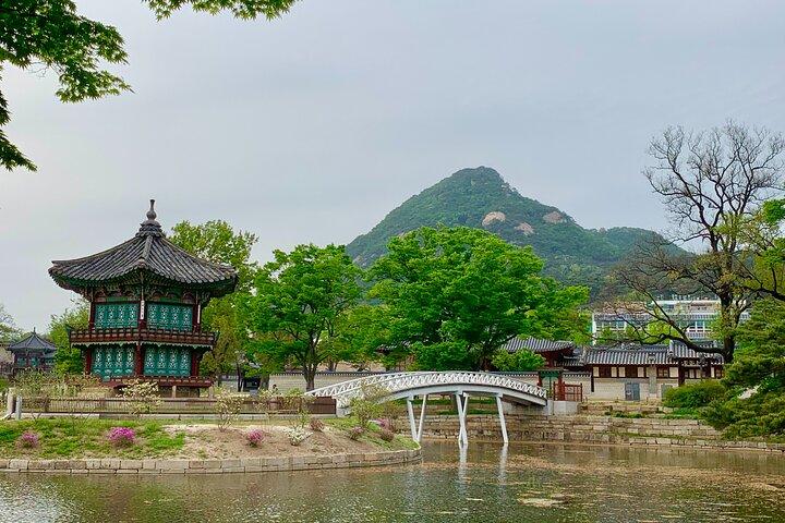 Private Full-Day Guided Tour in Seoul with Lunch, Tea and Dinner