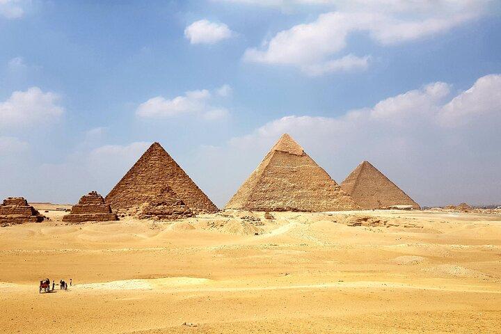 Full-Day Private Tour in Pyramids, Sphinx and Egyptian Museum