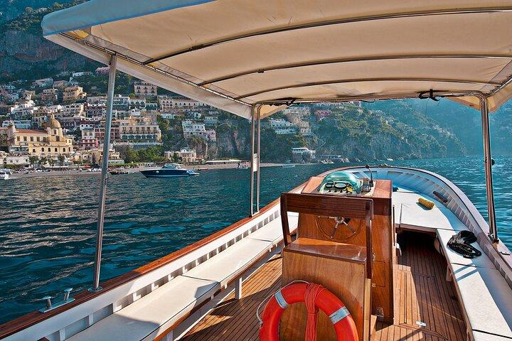 Positano: Amalfi Coast Small-Group Boat Tour with Swim and Drinks