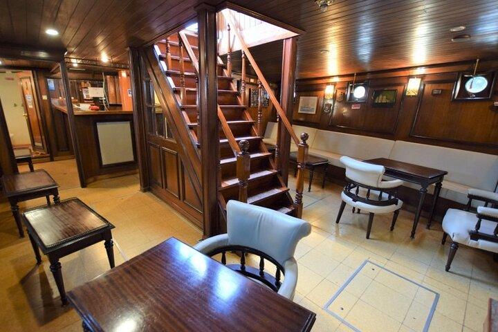 Algarve Coast Cruise – Caves – Swimming Stops – Music – Open Bar