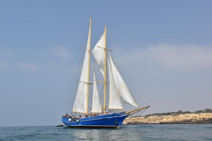 Algarve Coast Cruise – Caves – Swimming Stops – Music – Open Bar