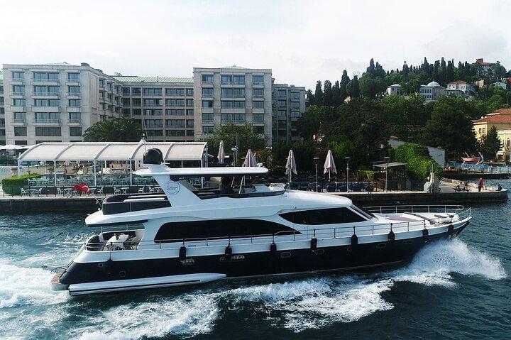 Istanbul Bosphorus Cruise by Luxury Yacht with Asian Stop