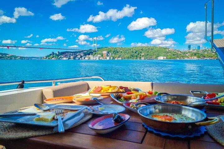 Bosphorus Cruise with 15m Yacht for Private Groups