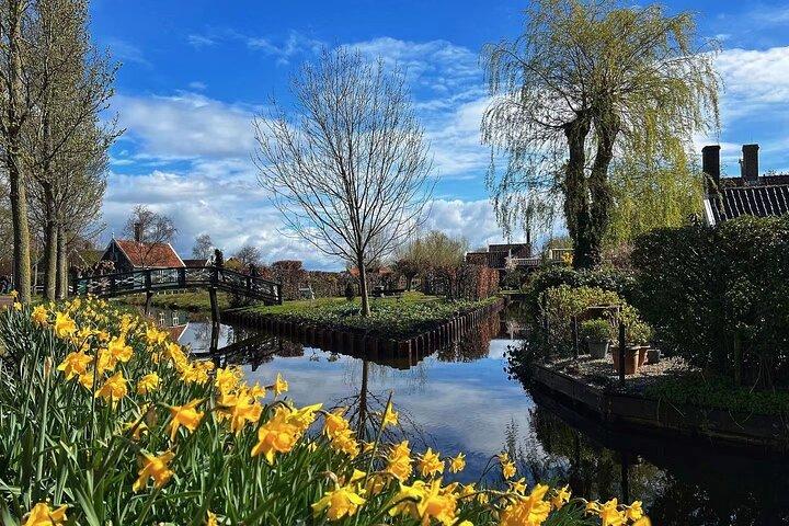 Zaanse Schans and Giethoorn Unique Day Trip with Boat Cruise