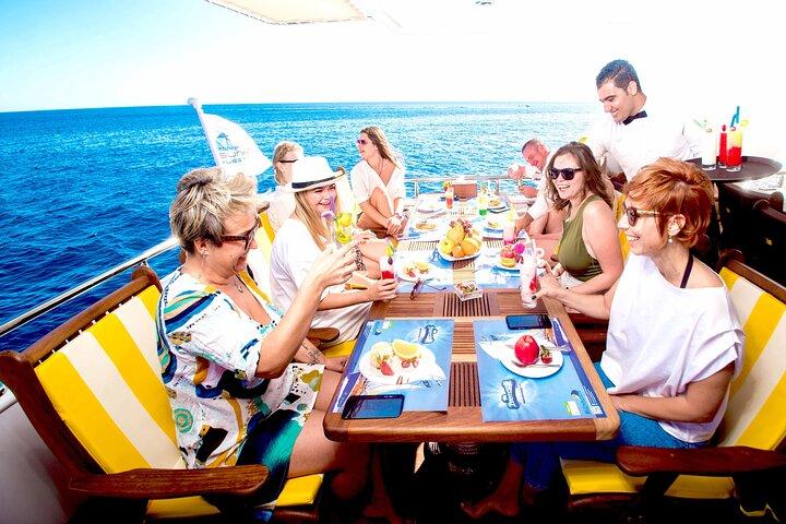 Sharm: Elite VIP Cruise Ras Mohammed & White Island with Lunch