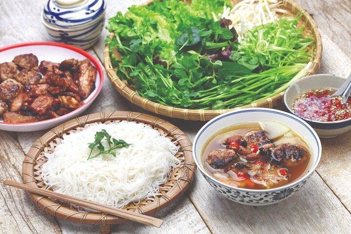 Half Day Private Hanoi Traditional Cooking Class and Market Visit