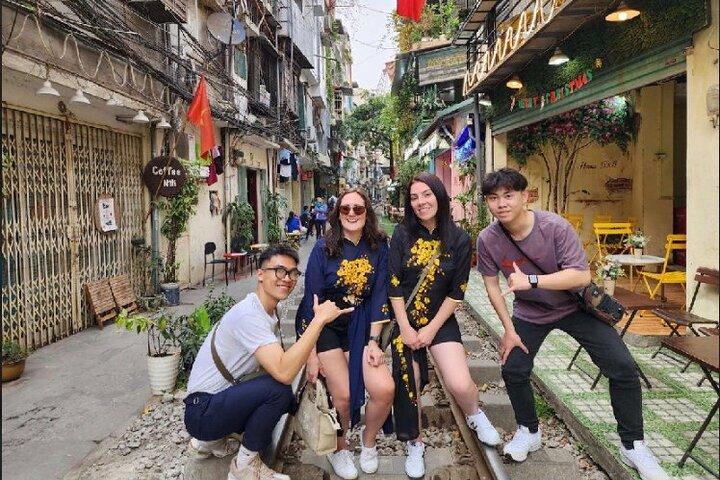 Hanoi Walking Street Food Tour with Train-Street Visit
