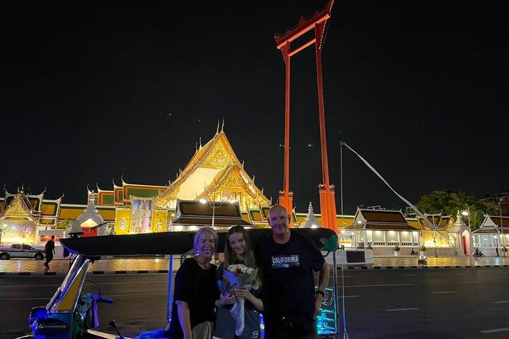 Tuk-tuk Private Tour in Bangkok by Night with Chinatown meal