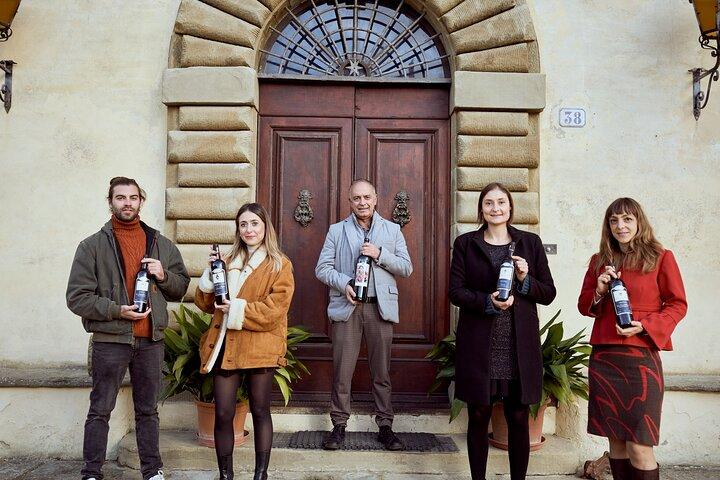 Tour of the vineyards and tasting of Evo wines and oil in Tuscany